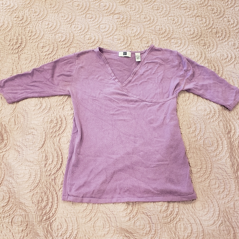 Purple v-neck Gap sweater with half sleeves
